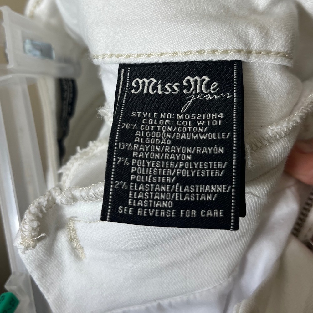Miss Me White Denim Moto Shorts Mid Rise Frayed Hem Zipper Detail Size 28 - Picture 7 of 14